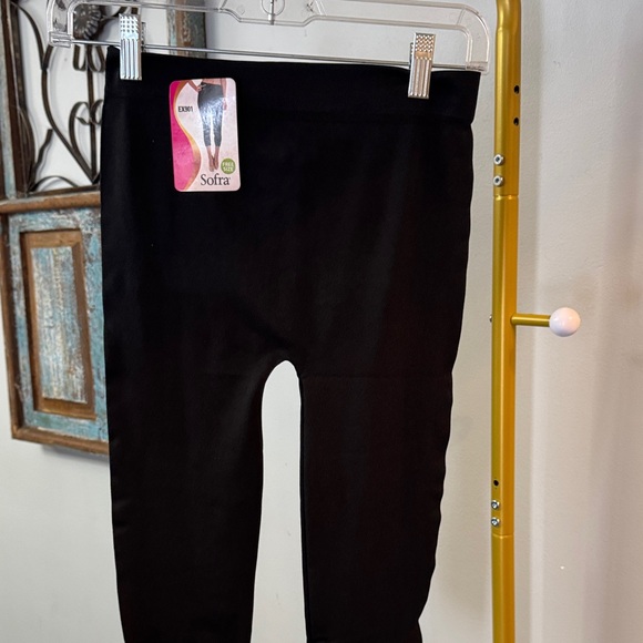 Sofra Women's Black Leggings Free size NWT S-L - Picture 3 of 8